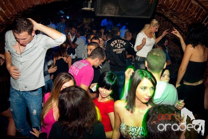 Vineri noaptea în Club Escape, 