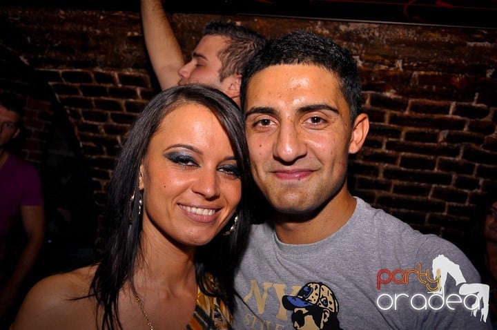 Vineri noaptea în Club Escape, 