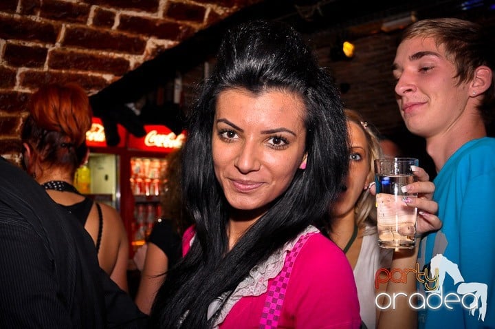 Vineri noaptea în Club Escape, 