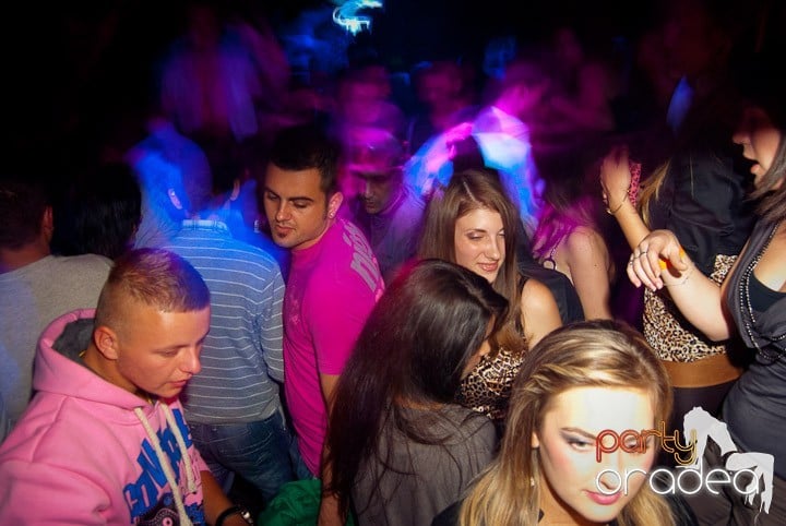 Vineri noaptea în Club Escape, 