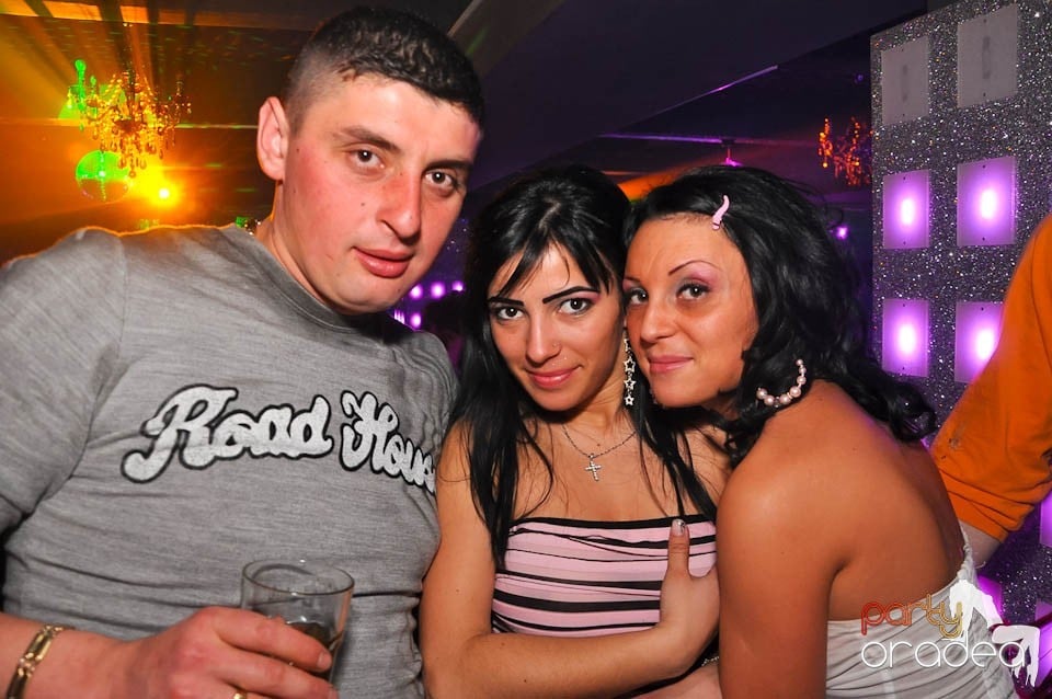 Vineri noaptea în Club Life, 