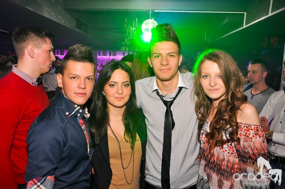 Vineri noaptea în Club Life, 