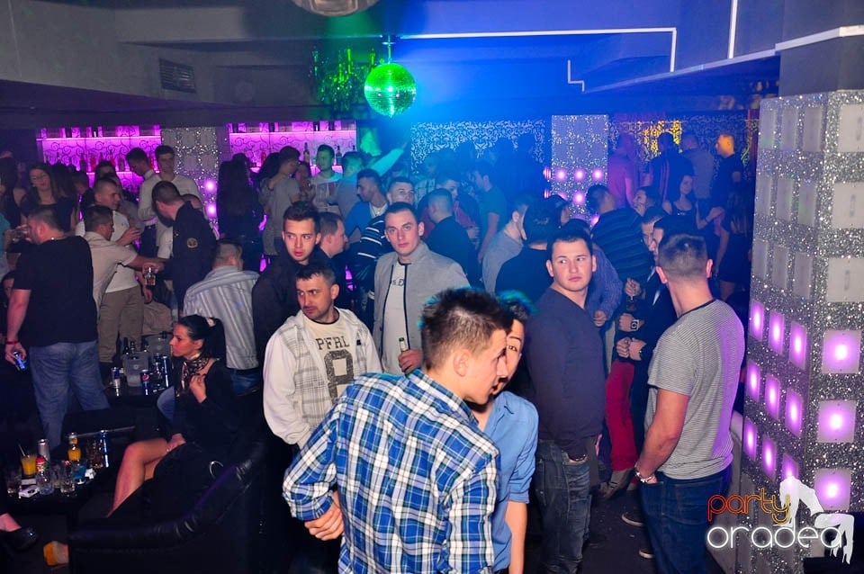 Vineri noaptea în Club Life, 