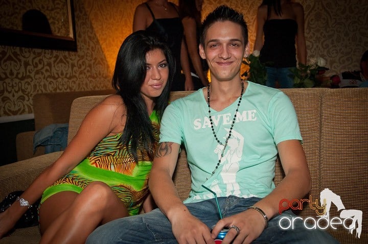 Vineri noaptea în Club Life, 