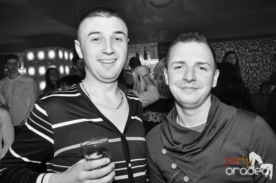 Vineri noaptea în Club Life, 