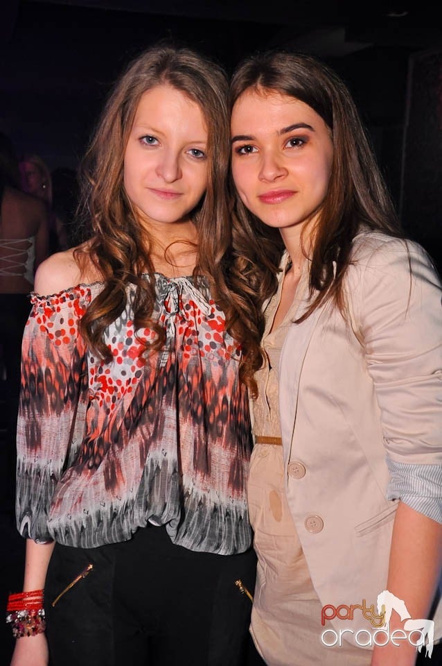 Vineri noaptea în Club Life, 