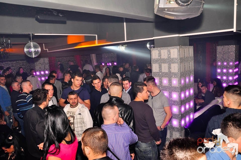 Vineri noaptea în Club Life, 