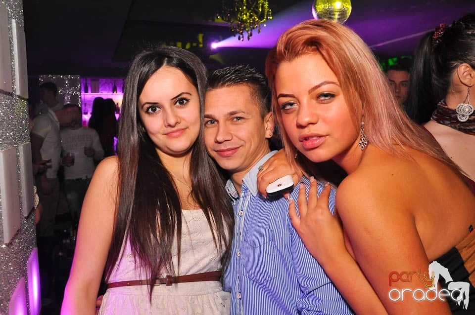 Vineri noaptea în Club Life, 