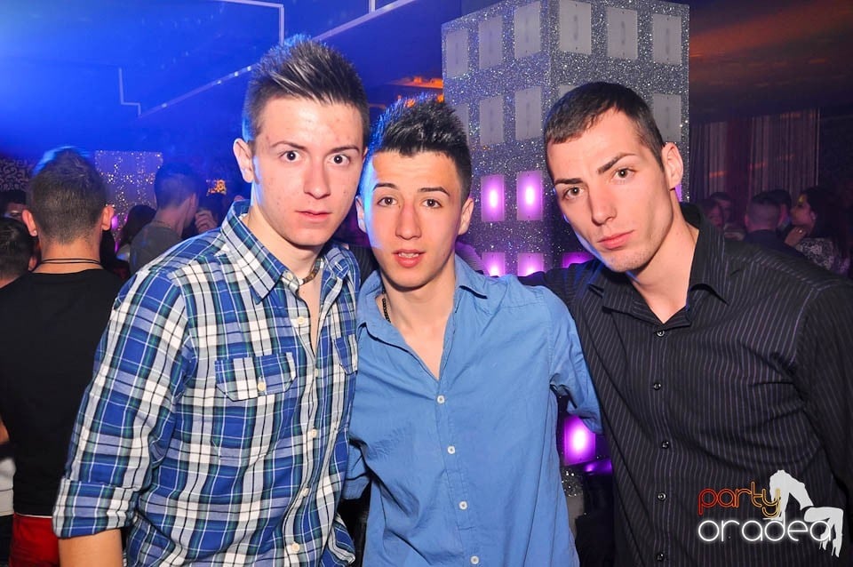 Vineri noaptea în Club Life, 