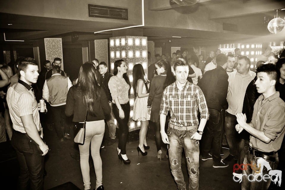 Vineri noaptea în Club Life, 