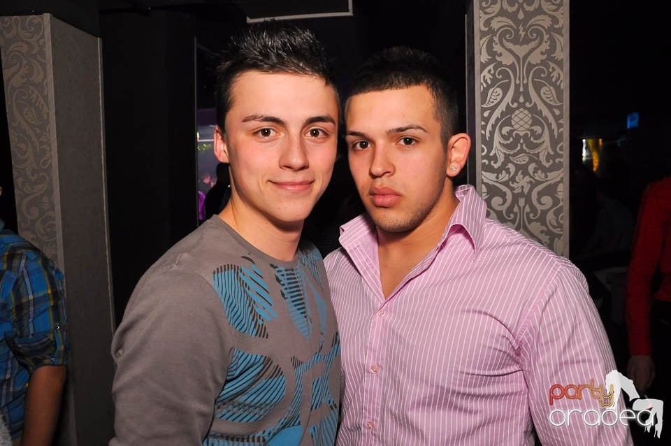 Vineri noaptea în Club Life, 