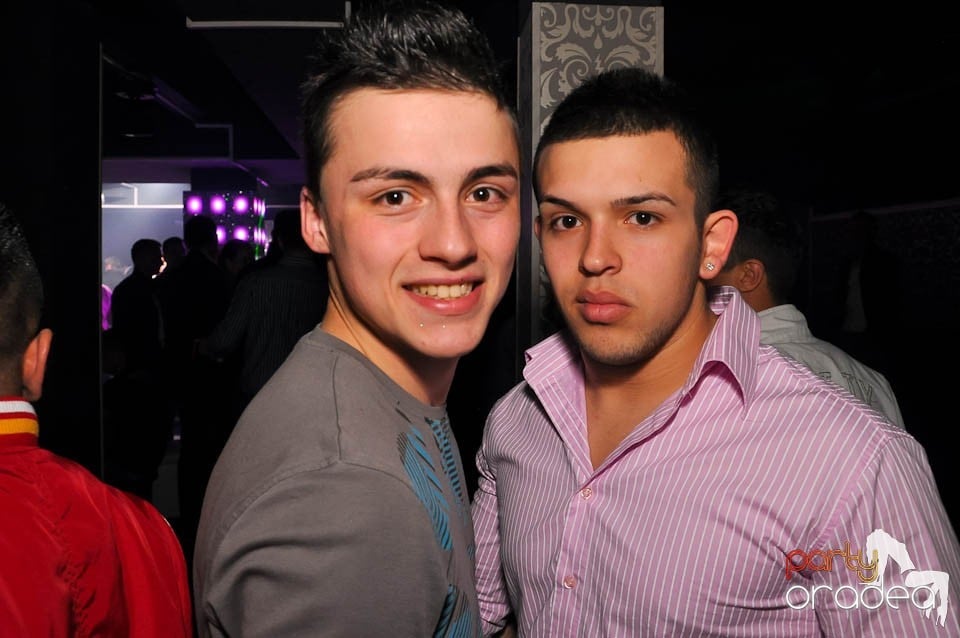 Vineri noaptea în Club Life, 