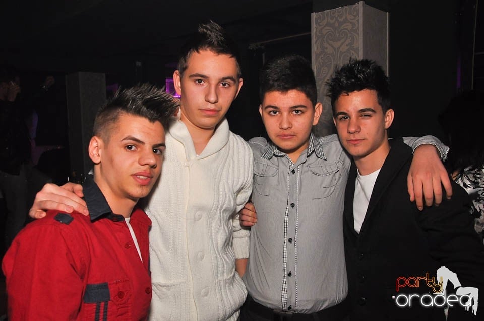 Vineri noaptea în Club Life, 