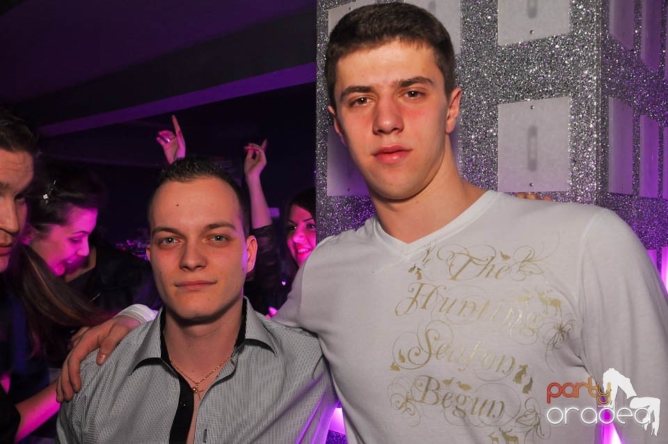 Vineri noaptea în Club Life, 