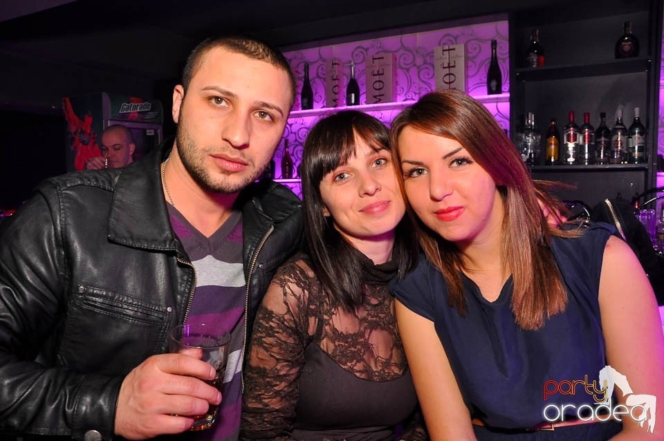 Vineri noaptea în Club Life,