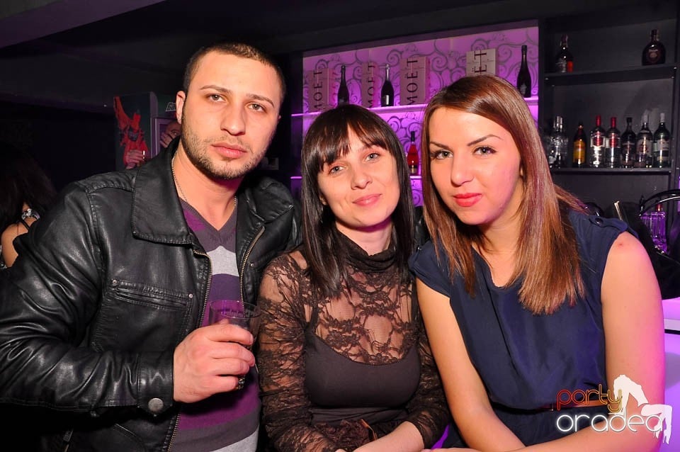 Vineri noaptea în Club Life,