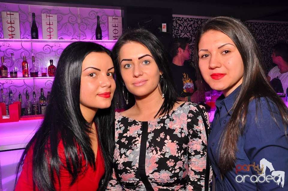 Vineri noaptea în Club Life,
