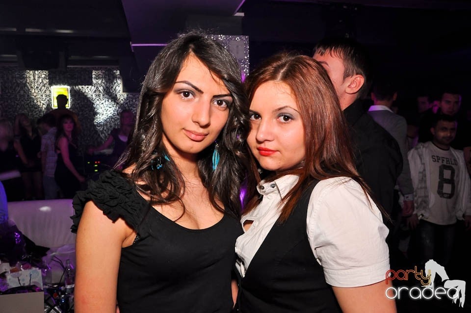 Vineri noaptea în Club Life,