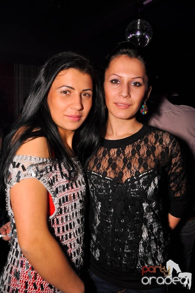 Vineri noaptea în Club Life,