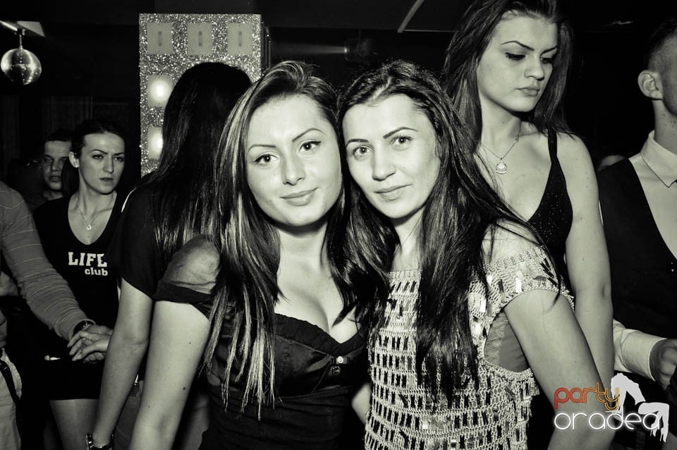 Vineri noaptea în Club Life,