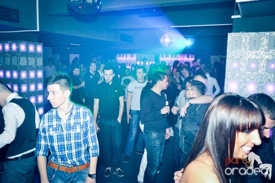 Vineri noaptea în Club Life,