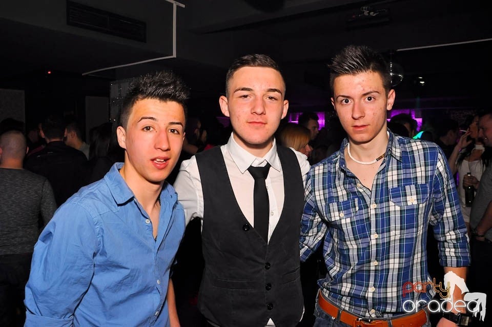 Vineri noaptea în Club Life, 