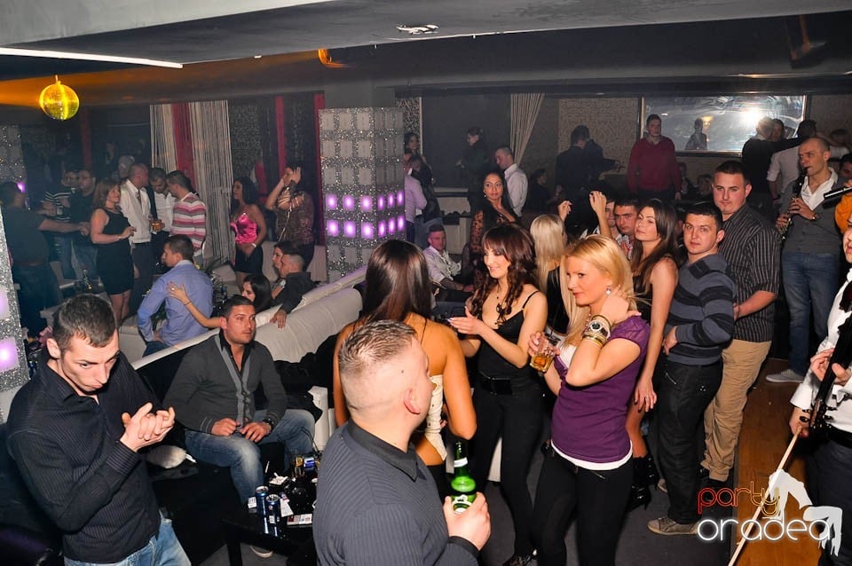 Vineri noaptea în Club Life, 