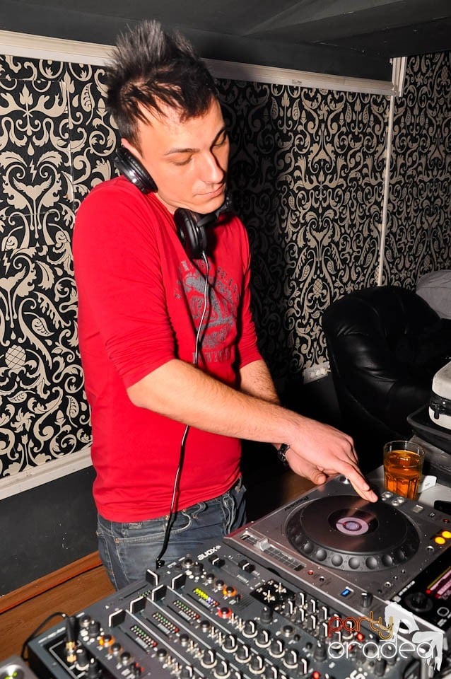 Vineri noaptea în Club Life,