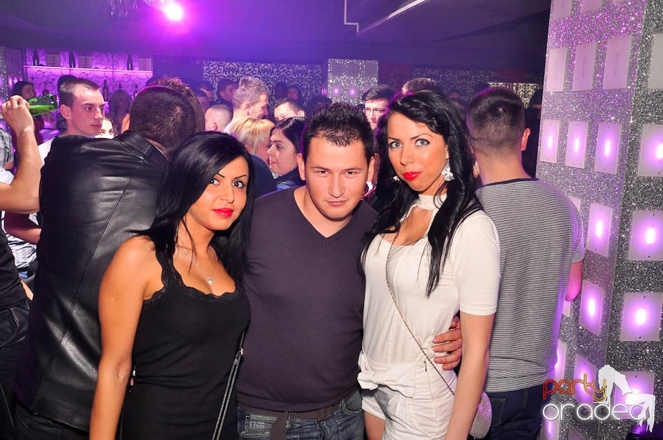 Vineri noaptea în Club Life,