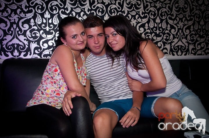 Vineri noaptea în Club Life, 