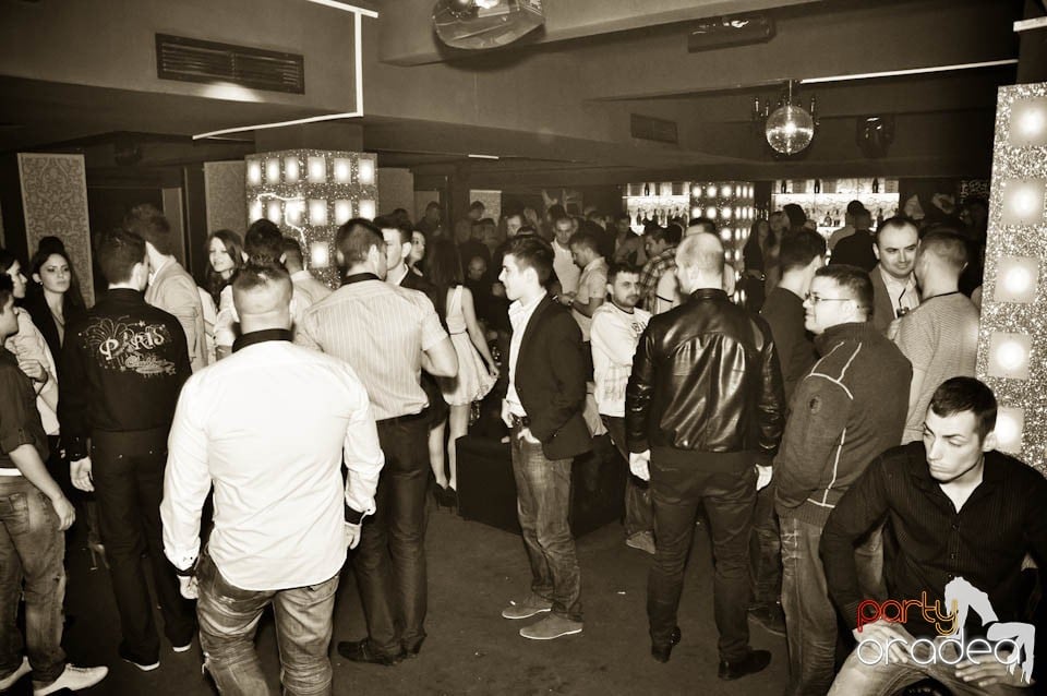 Vineri noaptea în Club Life,