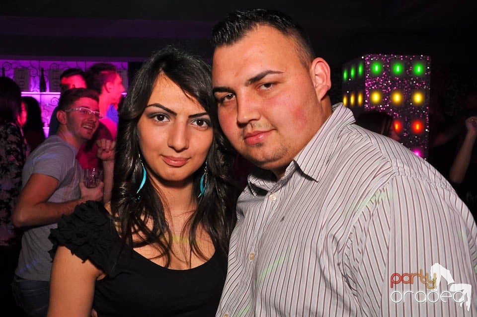 Vineri noaptea în Club Life,