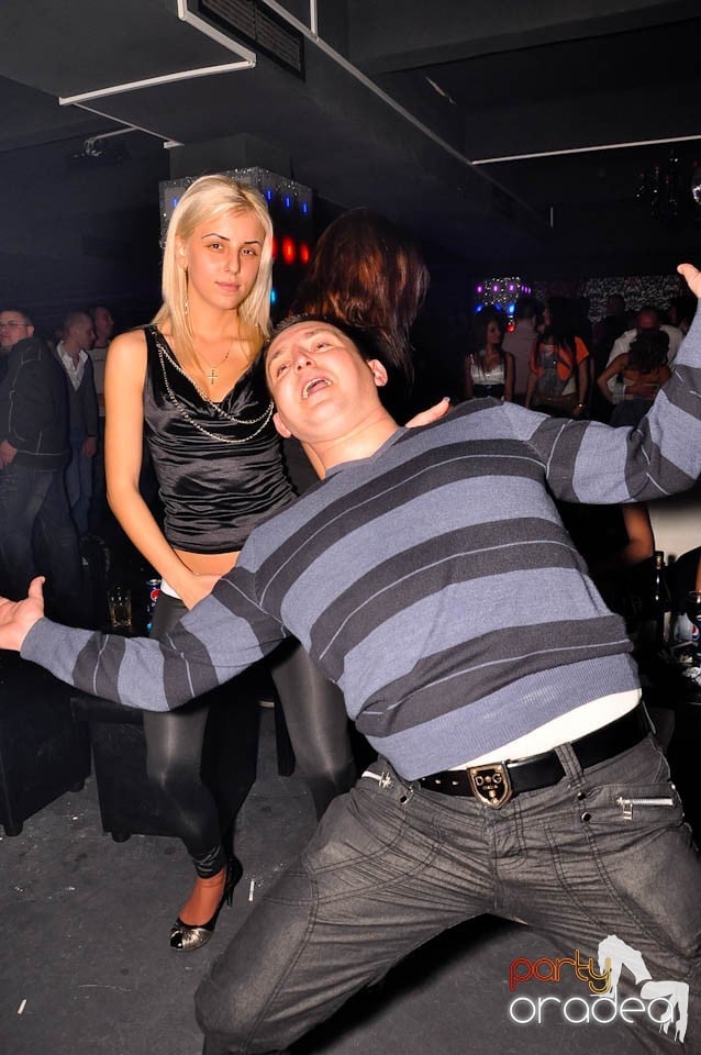 Vineri noaptea în Club Life, 