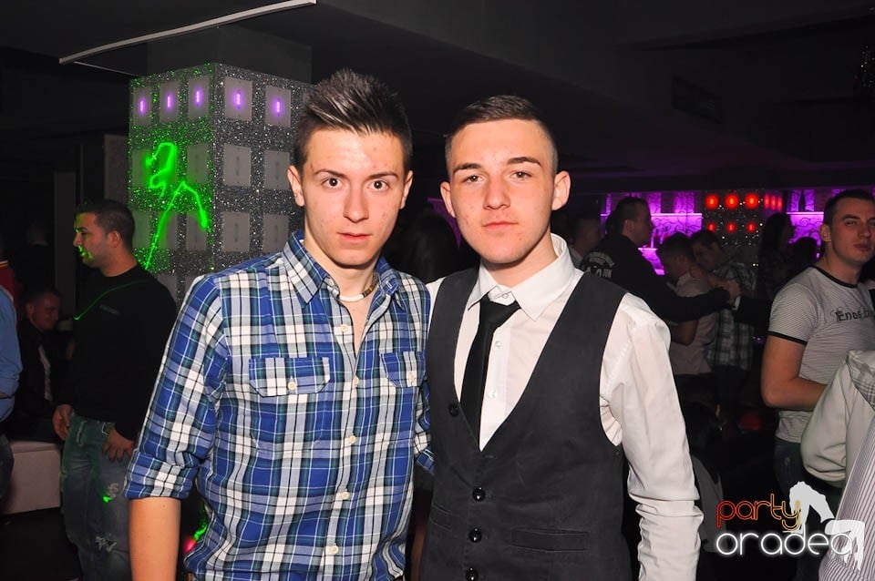 Vineri noaptea în Club Life,