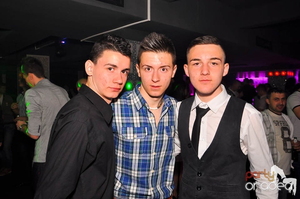 Vineri noaptea în Club Life,