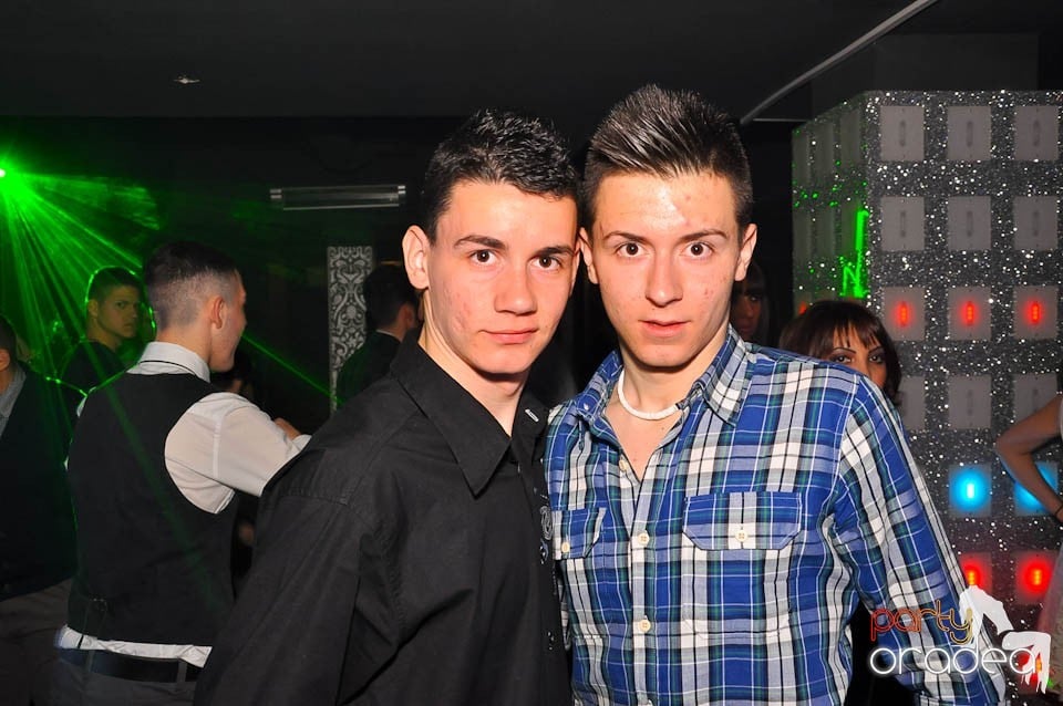 Vineri noaptea în Club Life,