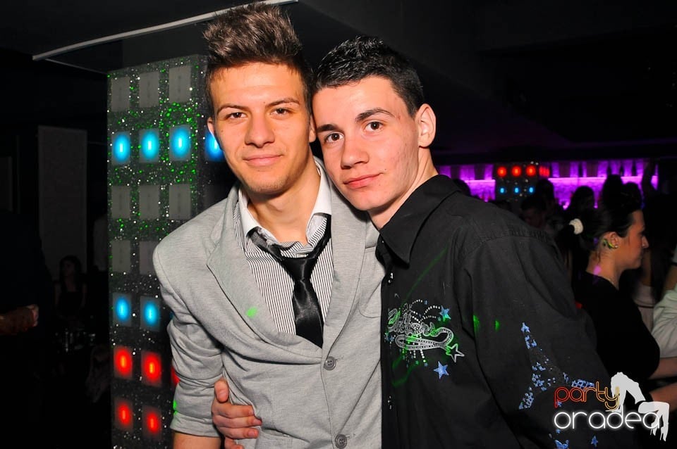 Vineri noaptea în Club Life, 