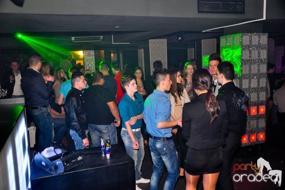 Vineri noaptea în Club Life,