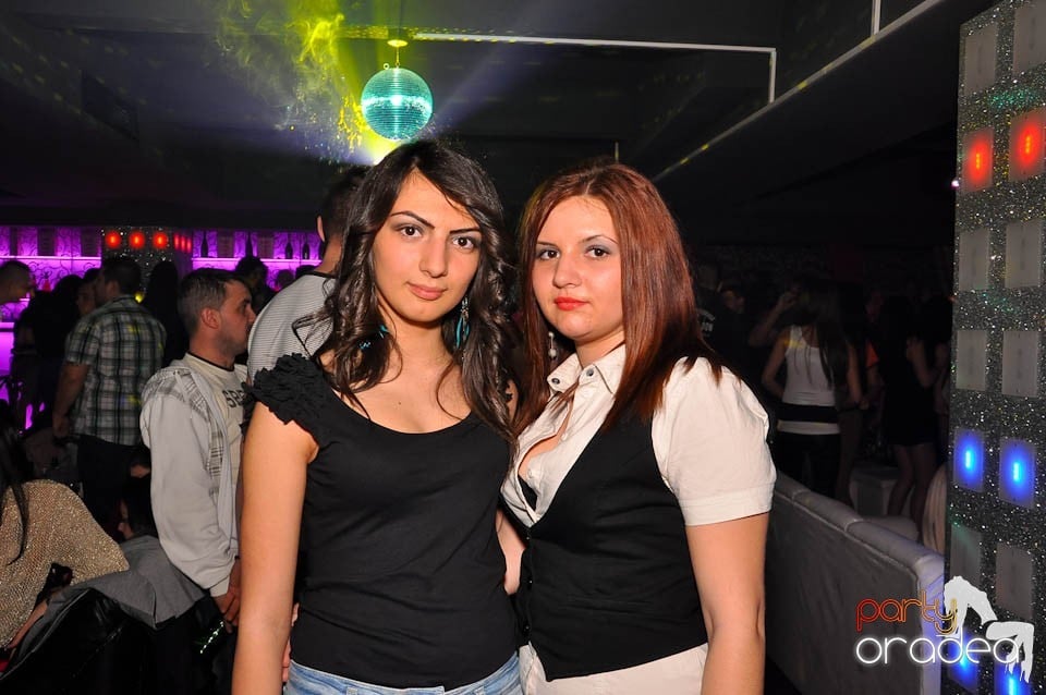 Vineri noaptea în Club Life,