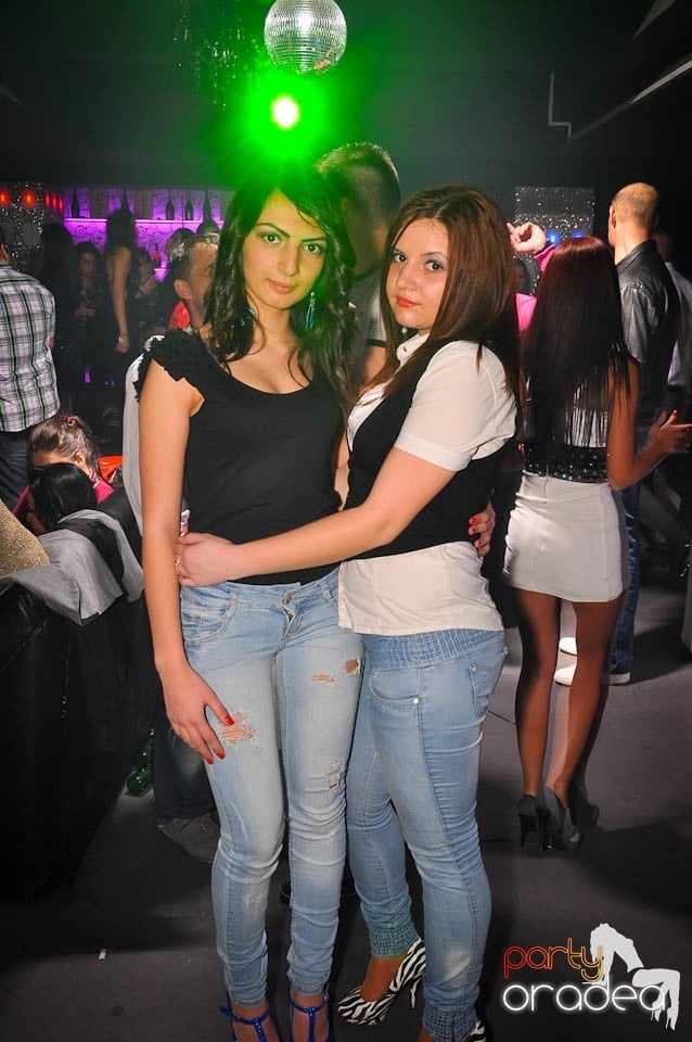Vineri noaptea în Club Life,