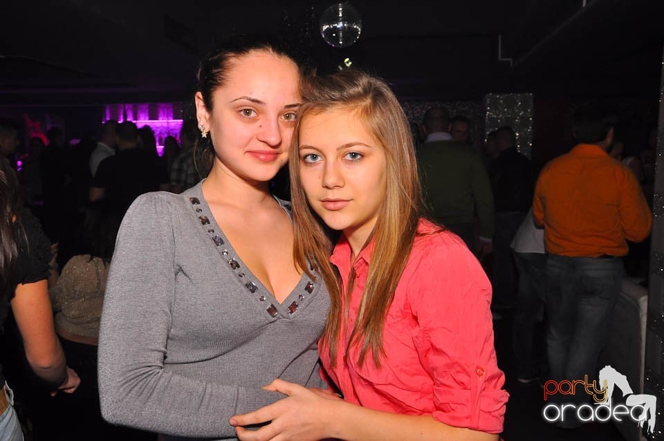 Vineri noaptea în Club Life,