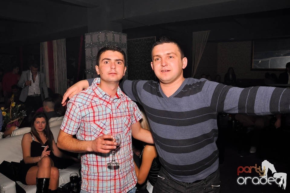 Vineri noaptea în Club Life, 