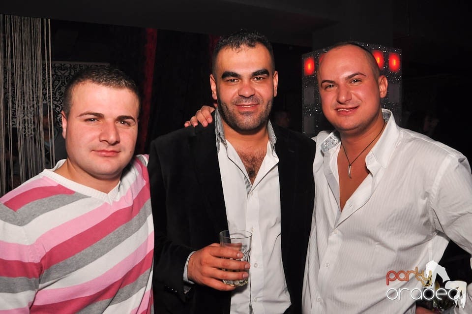 Vineri noaptea în Club Life,