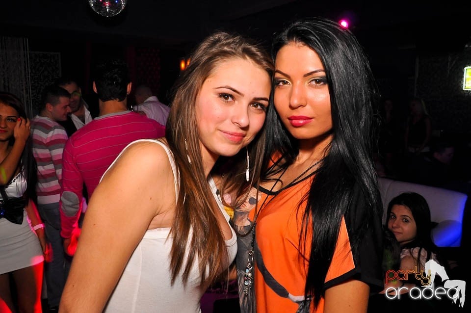 Vineri noaptea în Club Life,