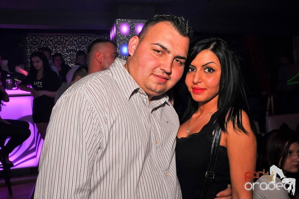 Vineri noaptea în Club Life,
