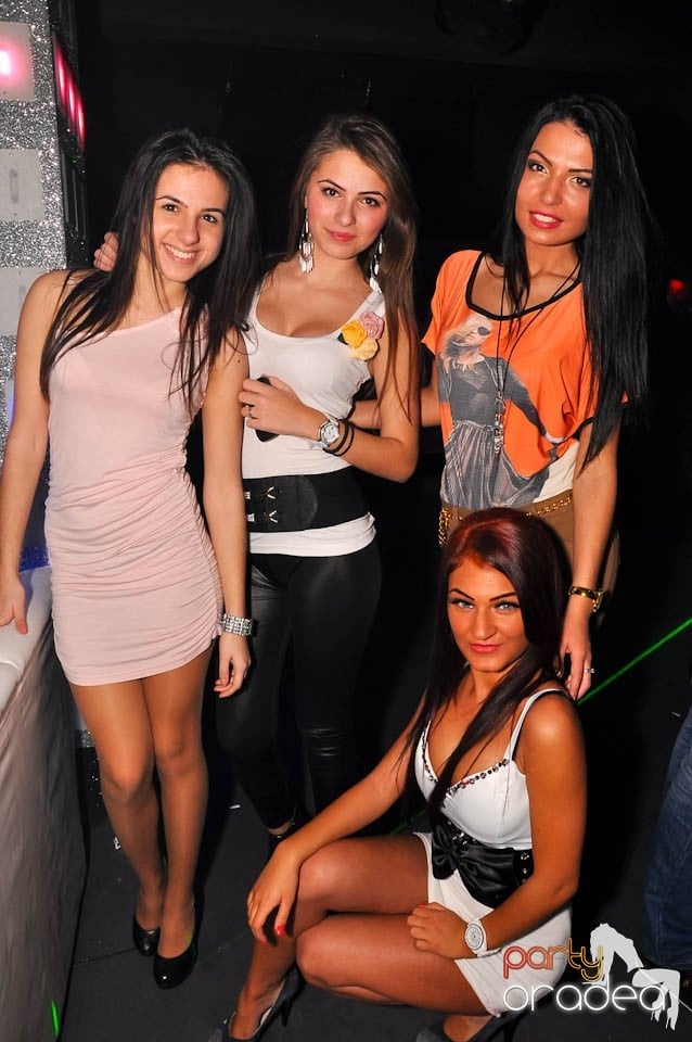Vineri noaptea în Club Life,