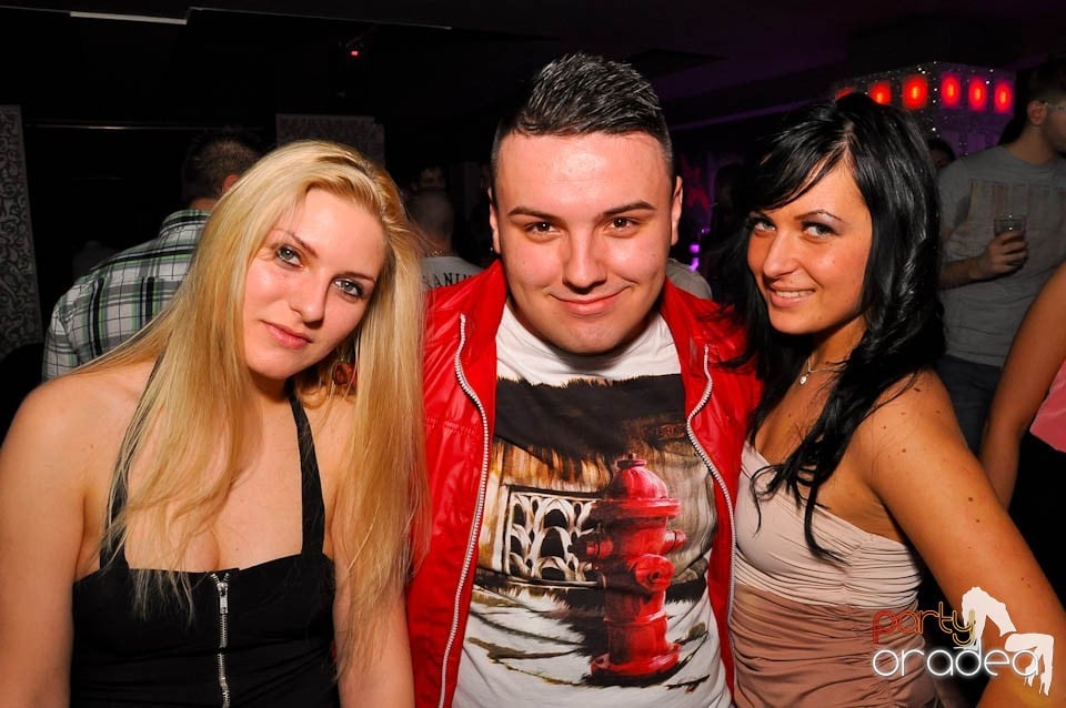 Vineri noaptea în Club Life,