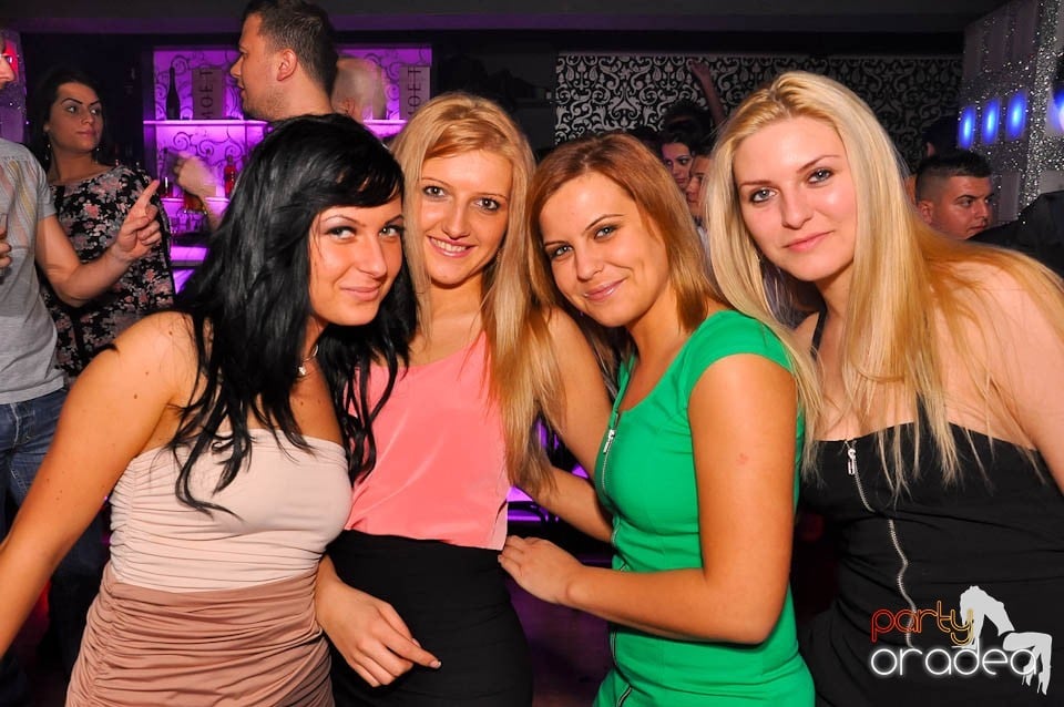 Vineri noaptea în Club Life, 