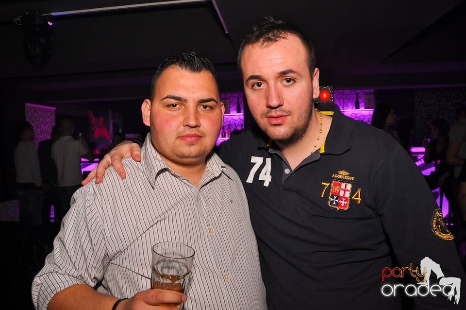 Vineri noaptea în Club Life,