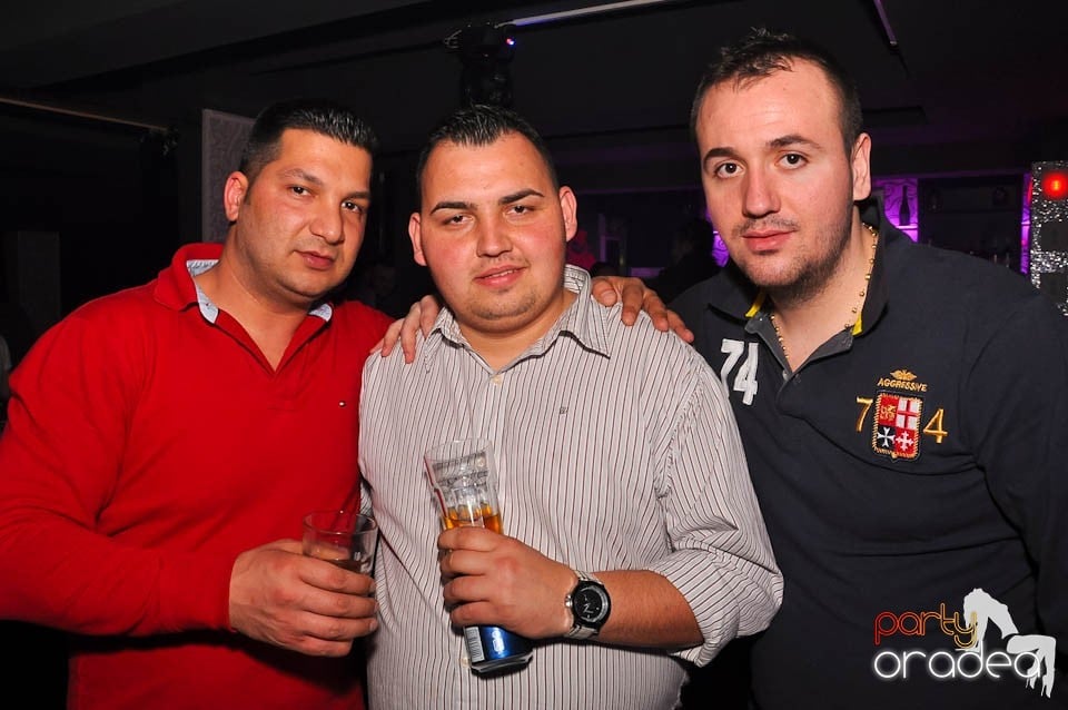 Vineri noaptea în Club Life,